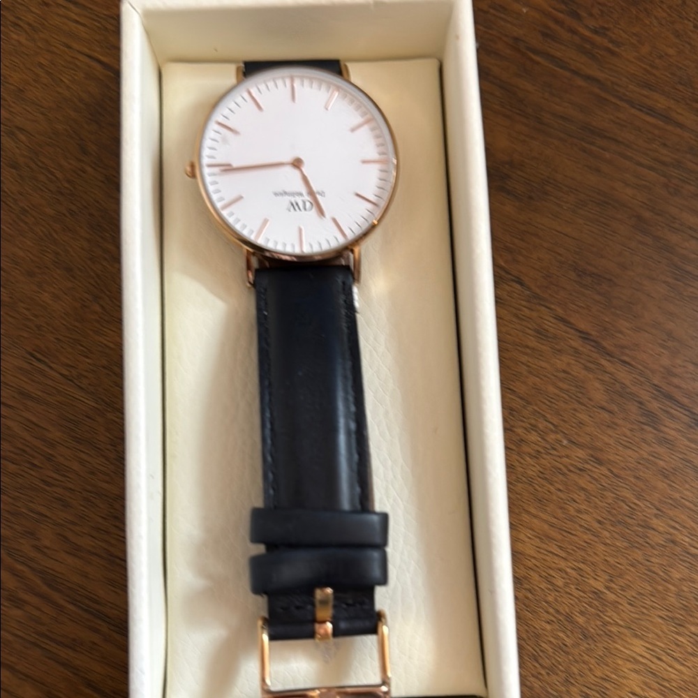 Daniel Wellington Classic Black Leather Watch - need a battery change - like new - Picture 2 of 3
